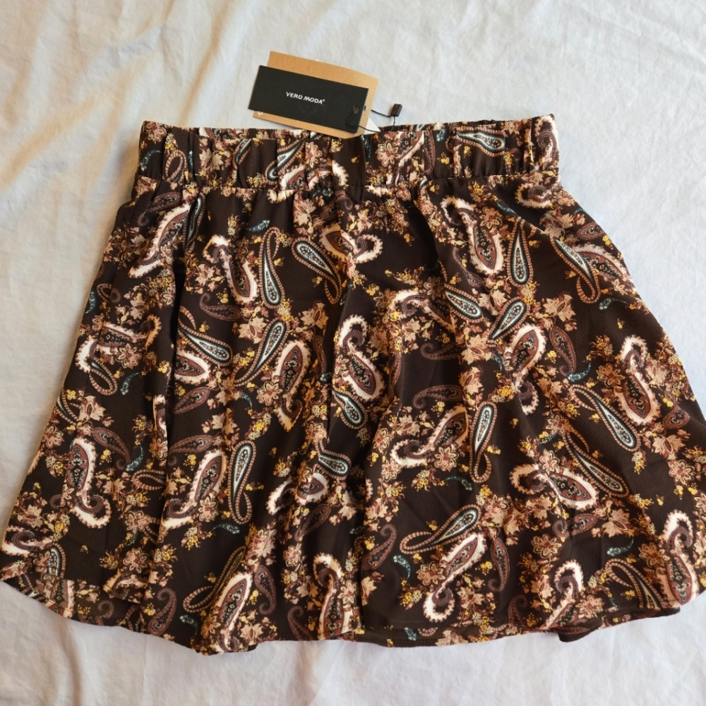Vero Moda Retro 70s Brown & Cream Paisley Swingy Pull On Mini Skirt Fall